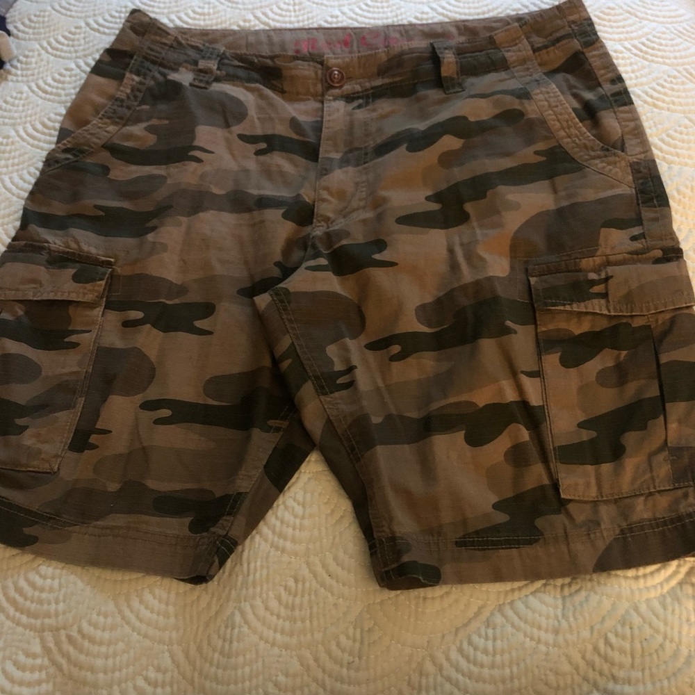 Red Camel Camo Cargo Shorts size 38